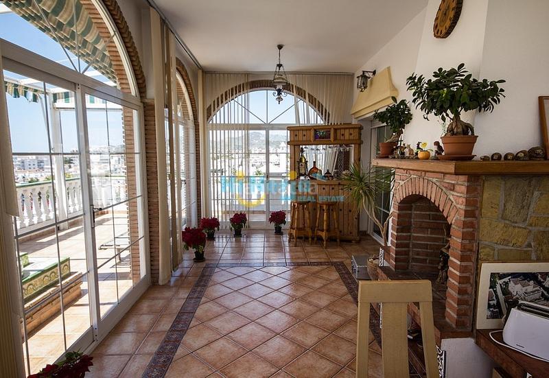 Foto 59c450b5-7a38-4ccb-a4f1-d6f739ce3b8e. Chalet villa 3 dormitorios piscina garaje chimenea en Nerja