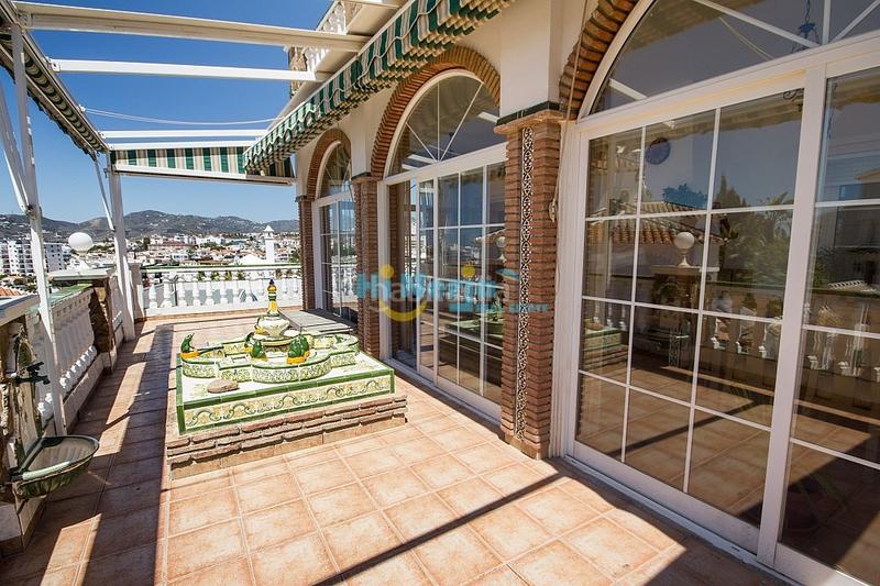 Foto 66f20c10-43e8-471d-9c7c-bd6d7e1e46e9. Chalet villa 3 dormitorios piscina garaje chimenea en Nerja