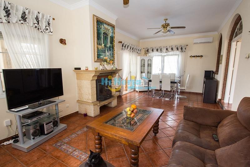 Foto ba1293ff-5f0f-4ce5-9f38-774bf58720cc. Chalet villa 3 dormitorios piscina garaje chimenea en Nerja
