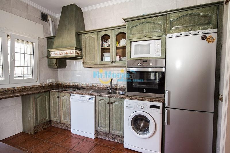 Foto c387a4d9-be8e-4d37-8f18-fd63b2e020df. Chalet villa 3 dormitorios piscina garaje chimenea en Nerja