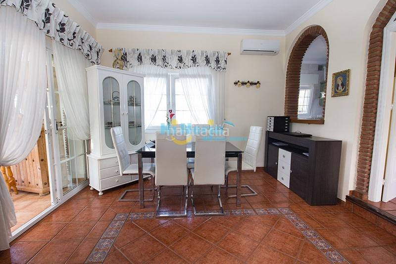 Foto eceed556-c7b7-4ac3-a24f-5c8db4953043. Chalet villa 3 dormitorios piscina garaje chimenea en Nerja