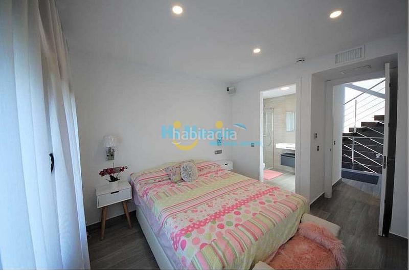 Foto bf94e7cc-2a2a-4e93-b11d-644bbcfa1574. Chalet con piscina in Centro Nerja