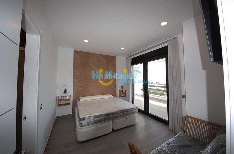 Foto d181c060-93ef-46c3-8b9e-aae4bf2e694f. Chalet con piscina in Centro Nerja