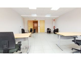 Location Bureau  Calle luis alvarez lencero. Oficina alquiler badajoz