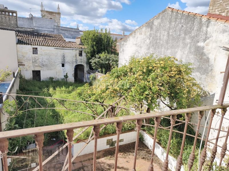 Foto 0ad5f43d-84cc-4fc3-8e95-f613040b3eca. Edifici a Olivenza