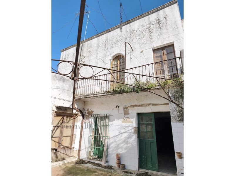 Foto a0032c62-6110-45dd-b992-e9d5769a96e6. Edifici a Olivenza