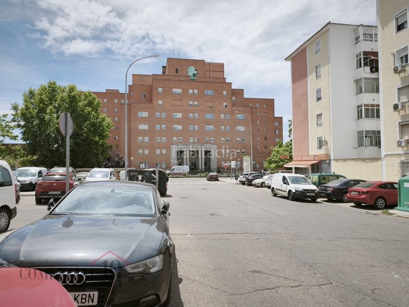 Foto e758c1c5-e5fb-4625-8a37-eb1ab221c15e. Aparcament cotxe a Ciudad Jardín Badajoz