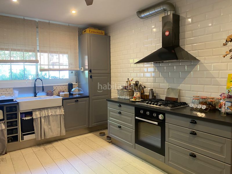 Foto 1554c94e-3f27-4340-847f-3b1a532b4057. Casa adossada amb xemeneia calefacció aparcament a Vilassar de Dalt