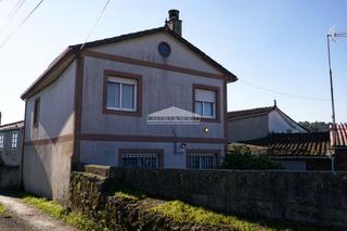 Casa  N/a. Casa dos plantas reformada