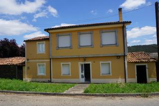 Maison à Lugar casal 5. Casa con anejos y finca