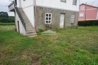 Casa a Arzúa. Planta baja con finca