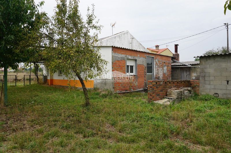 Foto 99b5a334-7684-415a-be99-766cb24ca4c9. Casa en rúa santiso 51 casa con finca en Melide