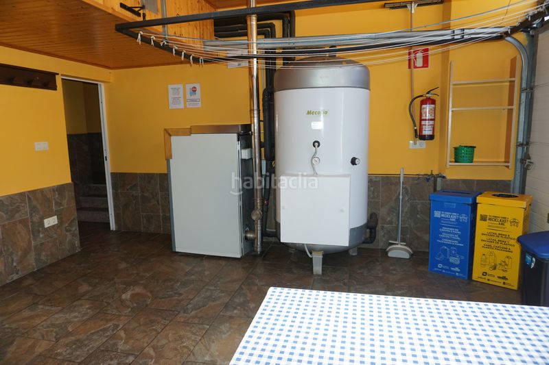 Foto 73d243f3-7289-48a5-ac49-f7441e2cb59e. Local comercial a calle casiñas 18 a Sobrado