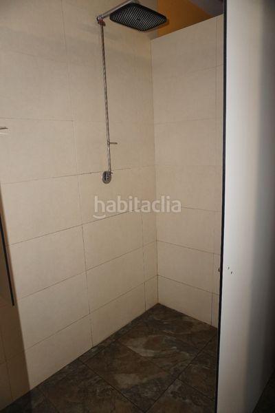 Foto 85c2f761-e31a-47ea-811b-6ec6c250cb54. Local comercial a calle casiñas 18 a Sobrado