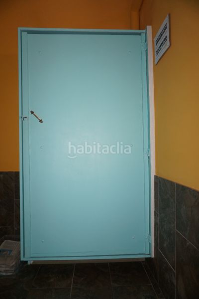 Foto c67f3426-5b7d-4ffd-a9e0-6d67e93fe3fd. Local comercial a calle casiñas 18 a Sobrado