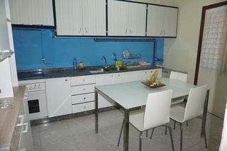 Casa adossada  Rúa amador rodríguez. Casa centrica con garaje