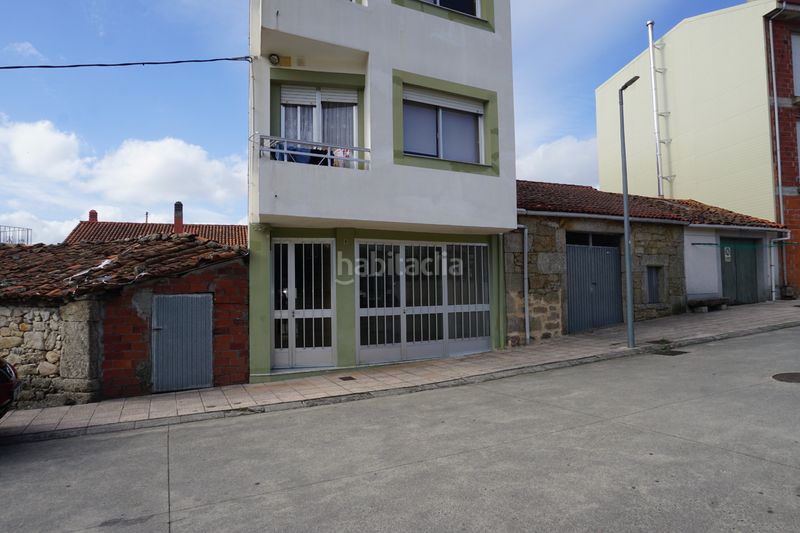 Foto b9aeb196-cd27-4dc3-aeac-70a1036758a2. Edifici a avenida de lugo 11 a Palas de Rei