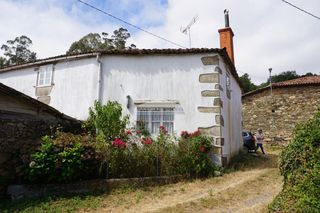 Bauernhof in Palas de Rei. Casa de dos plantas con finca para entrar a vivir