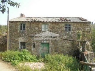 Bauernhof in Toques. Casa para restaurar con finca