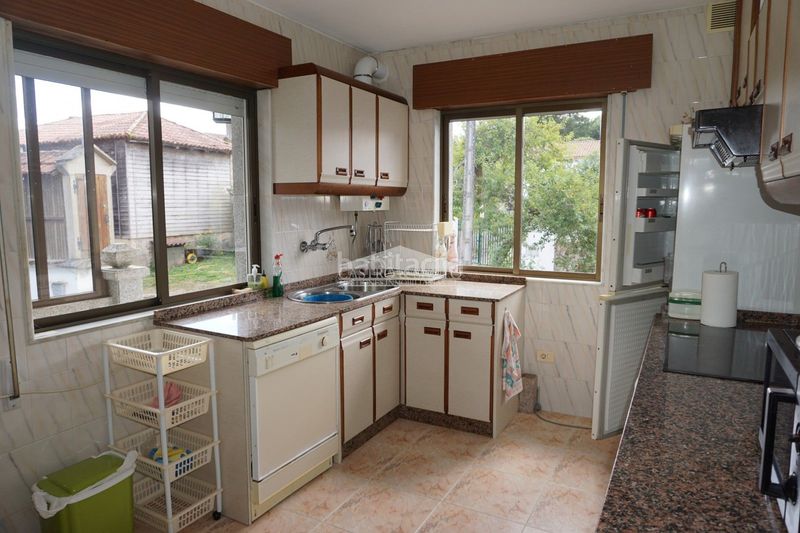 Foto b9eda4fd-3635-4784-badd-90934a866099. Casa amb calefacció a Palas de Rei