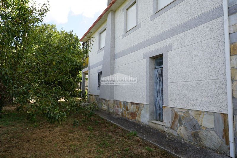 Foto ebd3eadd-e3fe-45b0-942d-14e6159dae80. Casa amb calefacció a Palas de Rei
