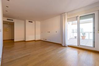 Etagenwohnung in Avenida DON JUAN DE BORBON 81