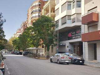 Rez-de-chaussée à Calle avda, de la vega. Entresuelo en el centro de orihuela