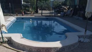 Masía en Calle paco antón 17. Casa rústica con piscina en cañada hermosa