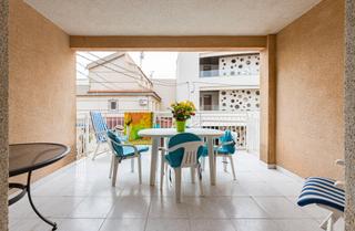 Piso en Avenida las villas 38. Para tus escapadas a la playa, no te lo pierdas