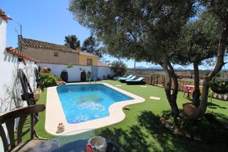 Chalet en La Paca. Exclusiva villa independiente enun refugio de lujo con encanto r