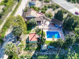 Casa en Los huertos. Casa con piscina a 5 minutos del centro de orihuela