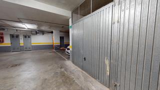 Autoparkplatz  Calle joaquin turina. Garaje cerrado con trastero independiente
