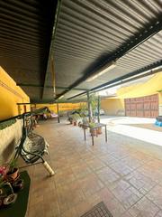 Casa a Avenida perez urruti 26. Casa 700m en avenida principal el puntal