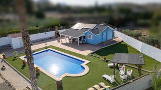 Mas à Abarán. Casa de madera con piscina en el cruce de abarán