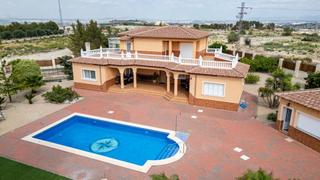 Xalet a Campos del Río. Exclusiva villa de lujo en 5 habitaciones y parcela de 2018 metr