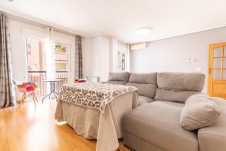 Flat in Cieza. Piso con doble patio en avenida azorin