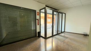 Location Local commercial à Cieza. Local comercial amplio y versátil junto a gran via