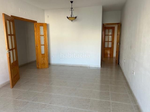 Foto fd5002a3-ac42-439f-8049-1a34e06e9482. Piso en avenida narciso yepes 7 piso en muy buen estado en Fortuna