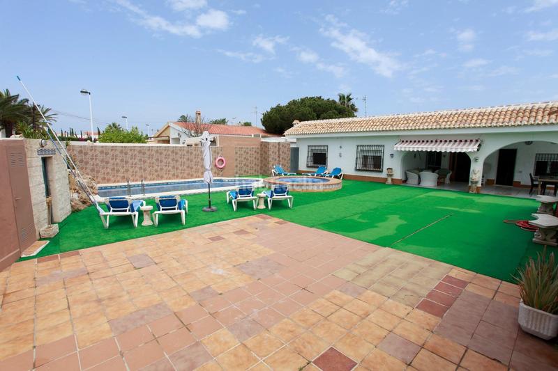 Foto 44402549-f7ef-4e39-b5e0-9c94896deaca. Xalet amb piscina a Entremares Manga del Mar Menor (La)