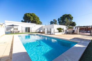 Haus in Cieza. Casa con piscina en cieza