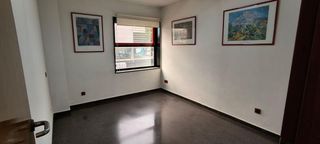 Rent Office space in Calle de molina de segura 5. Oficina con parking en edificio nelva, atalayas  65 m2 lista par