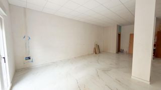 Miete Geschäftsraum in Cieza. Alquiler de despacho en paseo