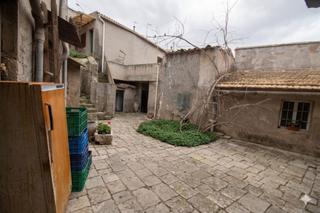 Casa  Calle doctor víctor pérez 61. Casa de pueblo ideal para invertir