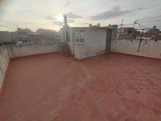 Appartement à Calle tudescos 5. Piso  con terraza , para reformar