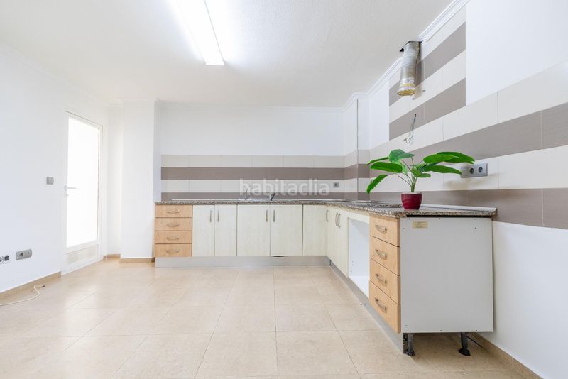 Foto b856bc39-4e6a-4520-b6f5-df0155696727. Pis amb aparcament a Abarán