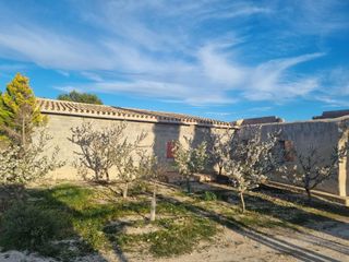 Casa a Cieza. Parcela con construcción en paraje mingrano