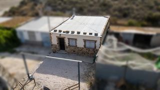 Casa a Cieza. Casa de campo con parcela en la carrichosa