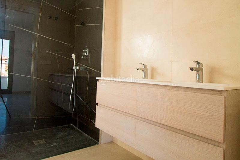 Foto 384fc5a2-042f-4f8e-9896-43e4b5b9a277. Chalet with heating parking pool in La Marina Elche / Elx