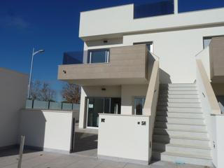 Piso en Pilar de la Horadada Ciudad. Apartamentos planta baja y planta alta con solarium