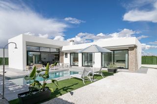 Casa en Cieza. Casa con 3 habitaciones con parking, piscina y aire acondicionad